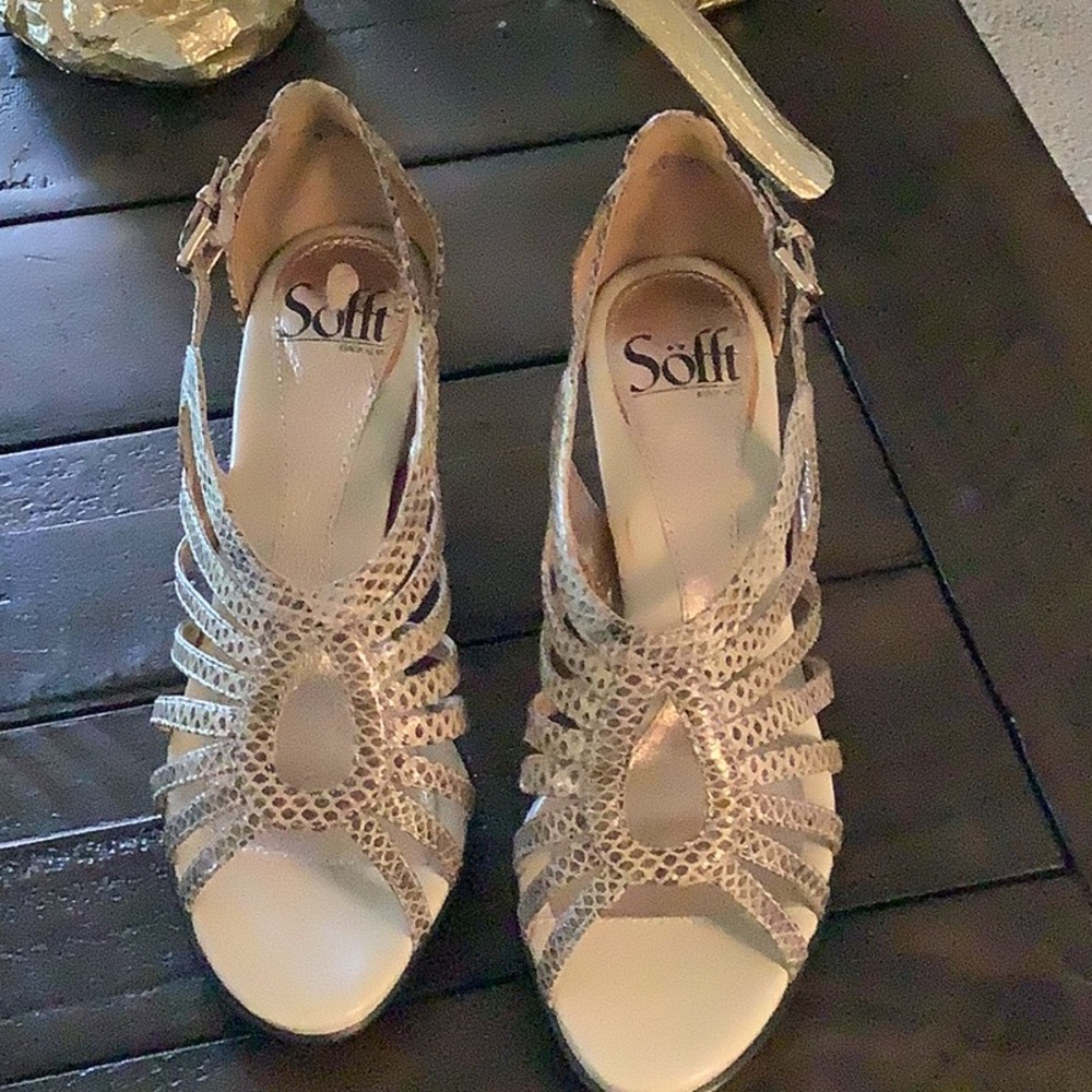 Women's Beautiful Snake Cream Sandals